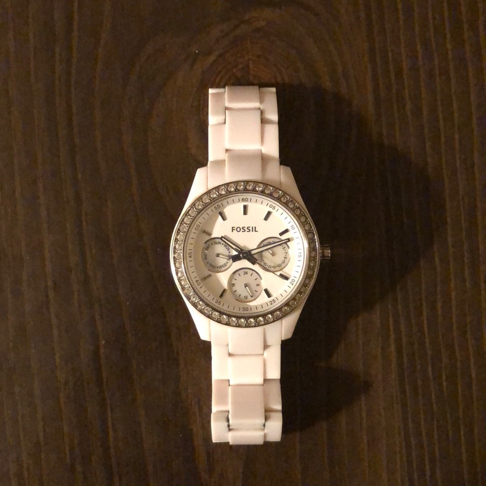 Model FS-54 54 Radio Fossil Watch. White and silver.